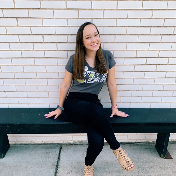 Meet your Posher, Amanda - Picture 1 of 1